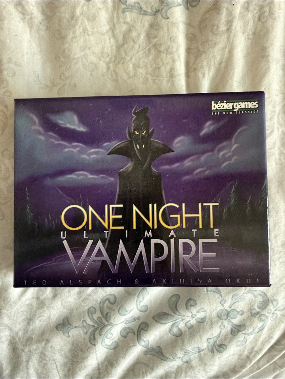 One Night Ultimate Vampire Party Game - Bézier Games - Purple